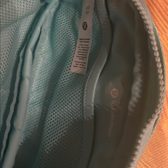 Lululemon Everywhere Belt Bag Mint 1L NWT - Picture 6 of 8